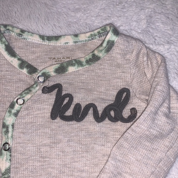 (3 for $10) tahari kind shirt - Picture 2 of 4